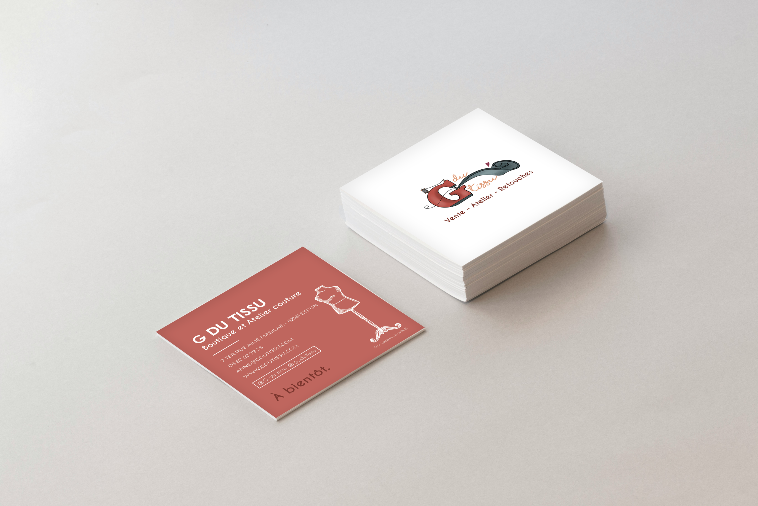 Cartes de visite réalisées pour la marque G du tissu avec un recto blanc et un verso rose, correspondant aux couleurs de la marque.